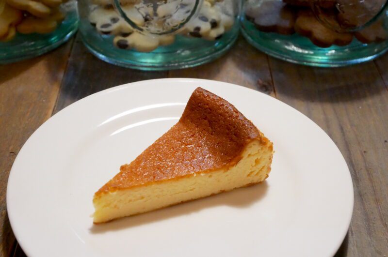 「珈琲フッコ」のベイクドチーズケーキ