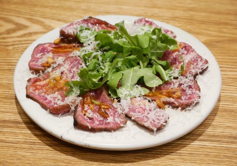 「ごらく」の「和牛ホホ肉のタタキ」