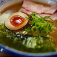 への