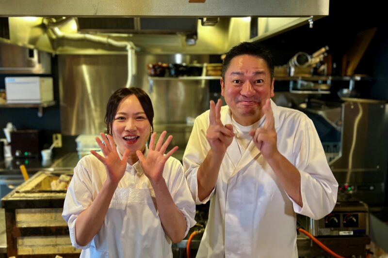 店主の田中さん（右）と女将の千寿さん