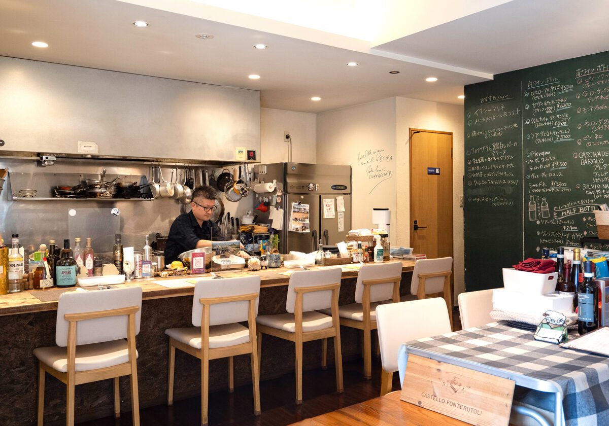 草香江 イタリアン ペコラ 店内