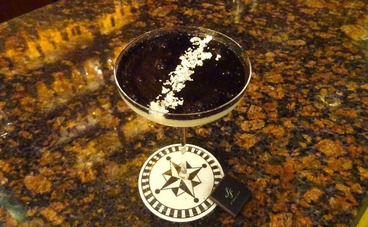 リーガロイヤルホテル小倉「セラーバー」のオリジナルカクテル「WITH THE STAR」