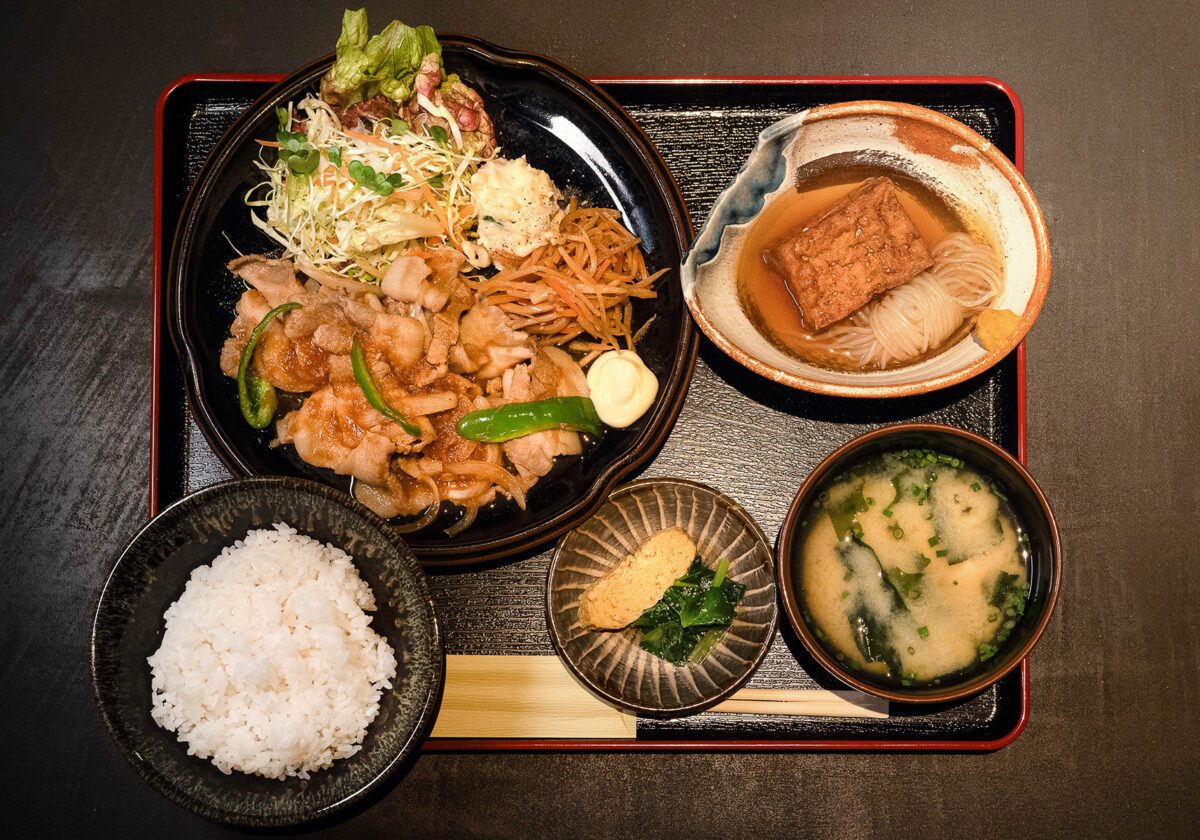 博多駅　食堂 加賀見 定食
