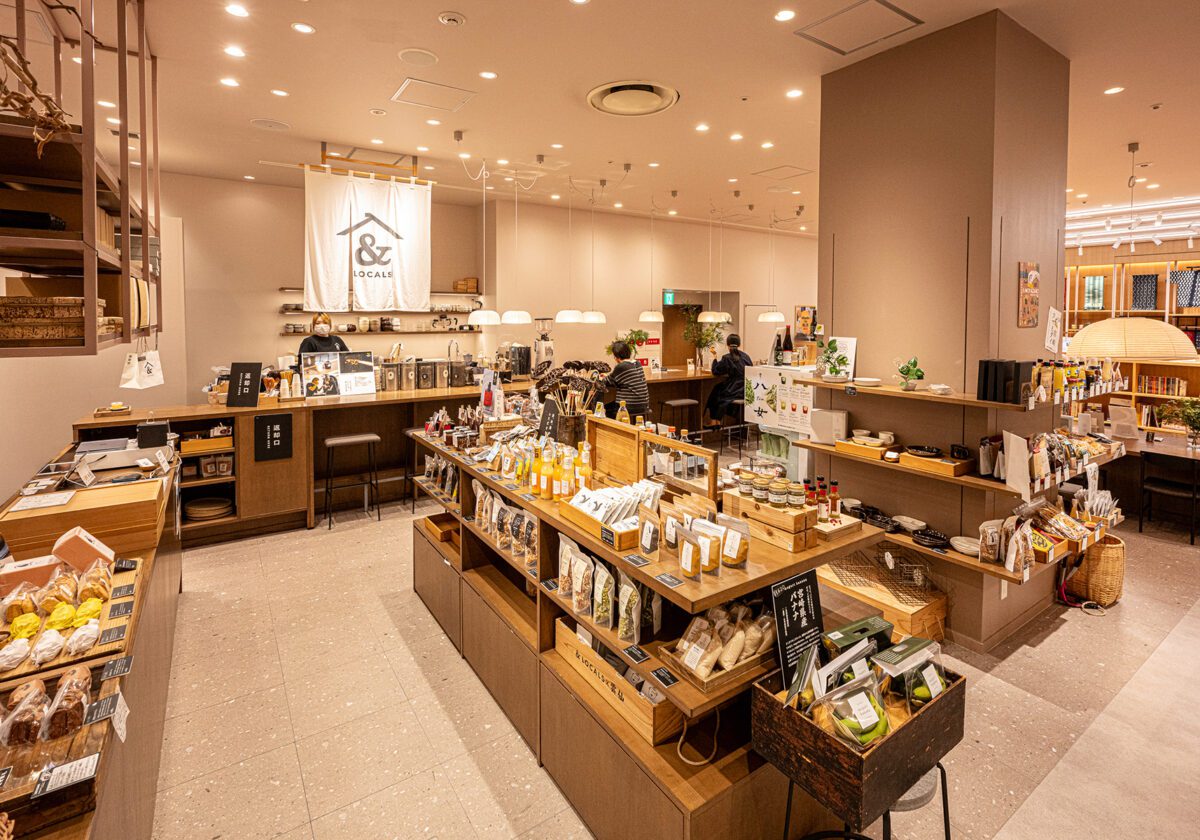 アンドローカルズ アクロス福岡　店内