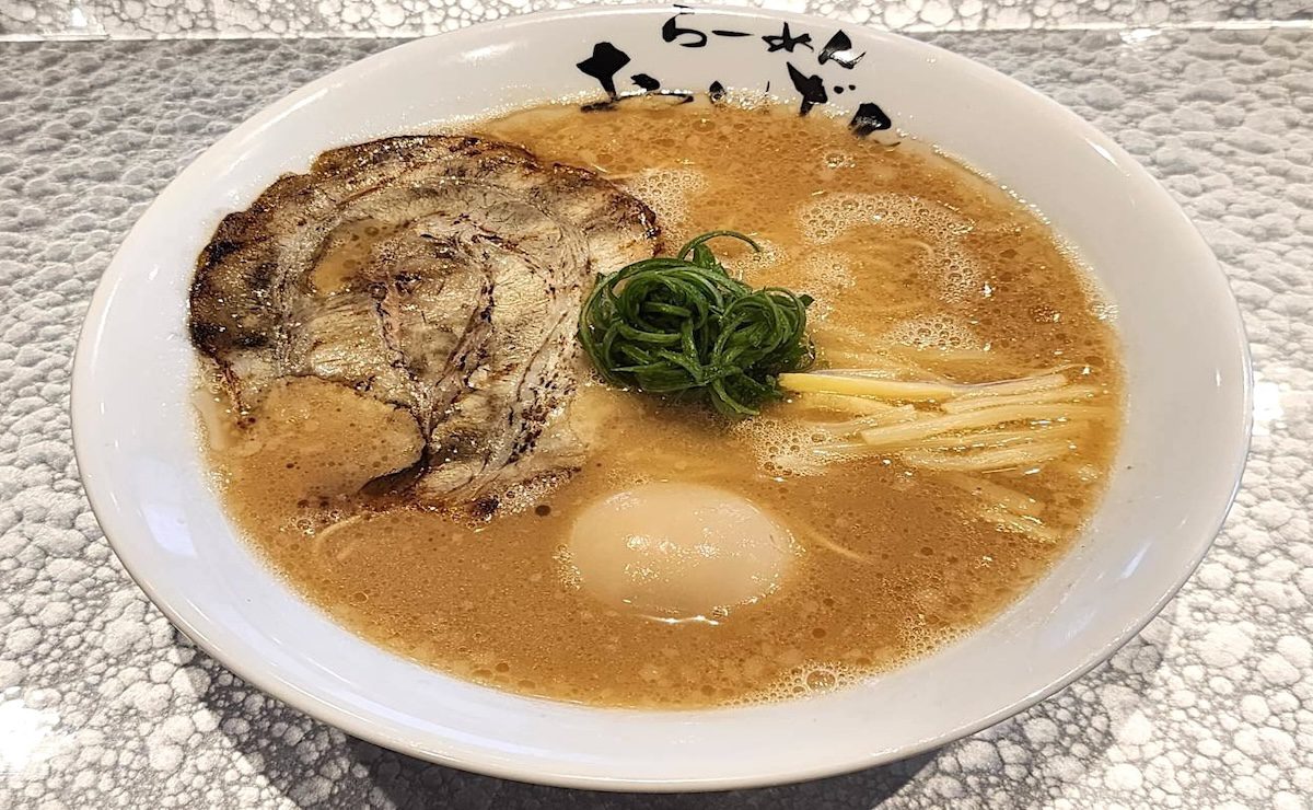 らーめんおいげん大野城店豚骨ラーメン煮玉子入り