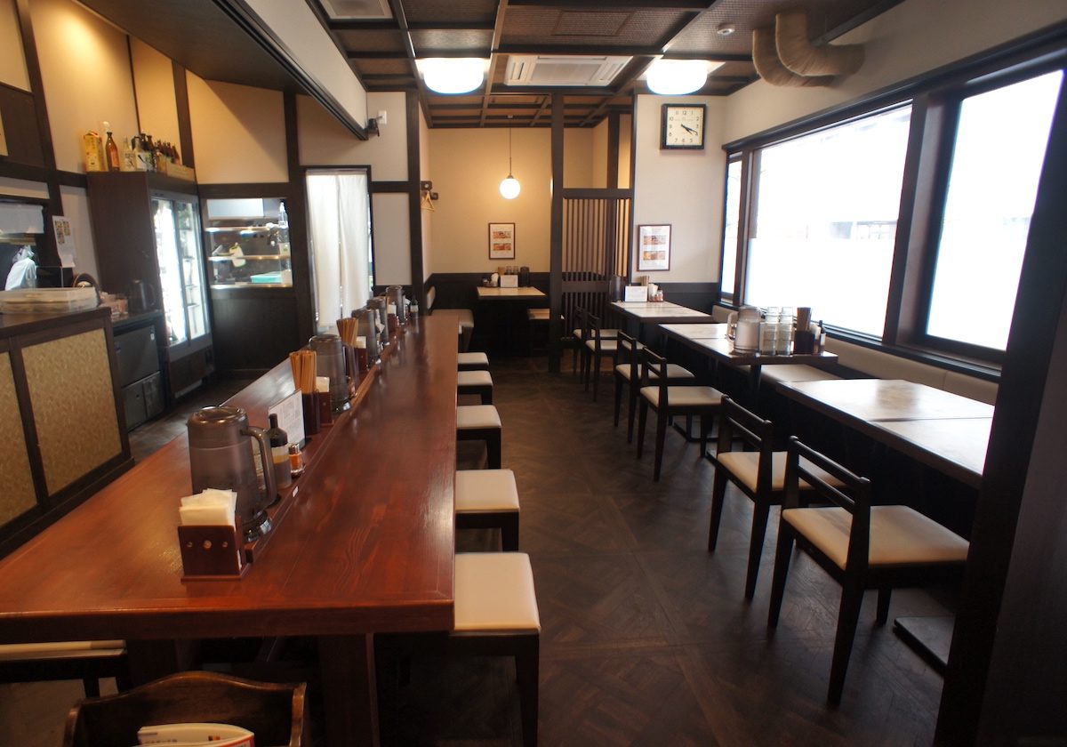 よし川食堂内観