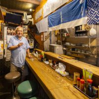 博多一番　店主と店内