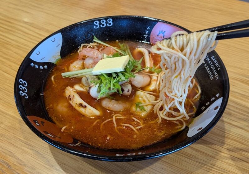海鮮トマトラーメン麺持ち