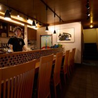 ごくつぶし店内