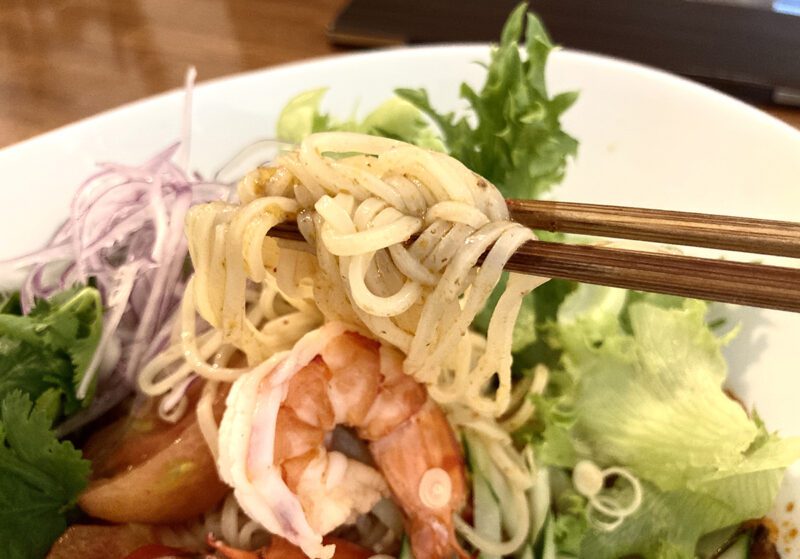 トゥックワン トムヤム冷麺の麺