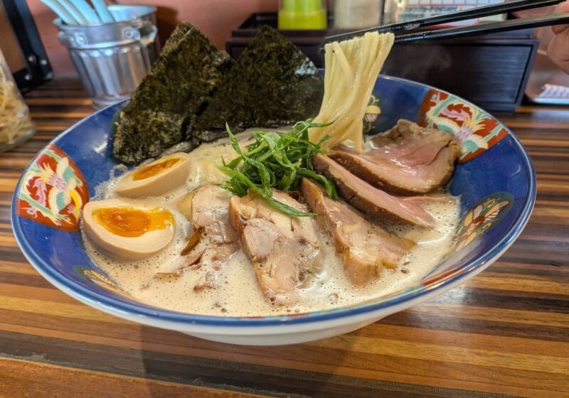 創作白湯かなで食堂 麺箸持ち