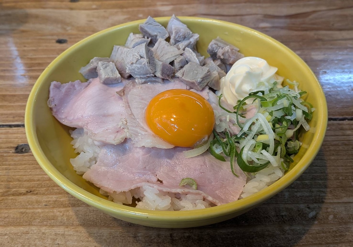 クモノウエッチャーシュー丼