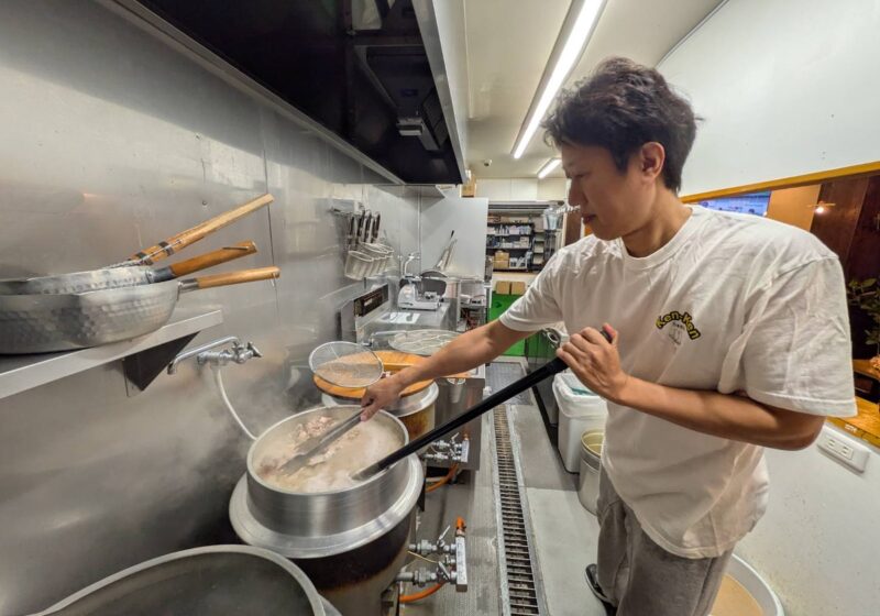 クモノウエの弟子ケンケンラーメンの店主