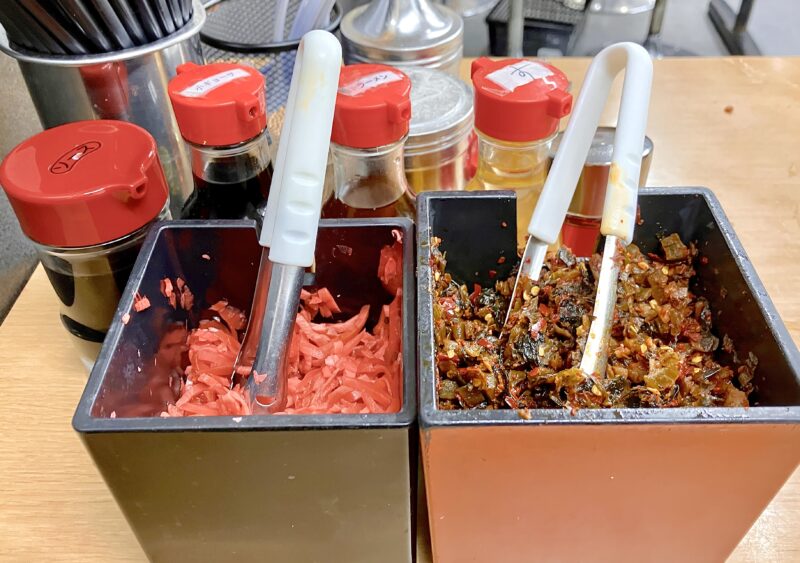 名代ラーメン亭_テーブル