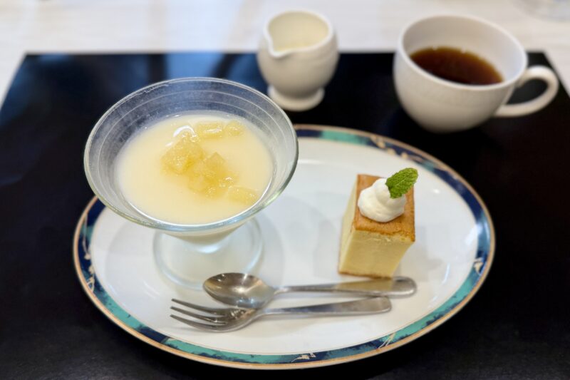 杏仁豆腐と台湾カステラ