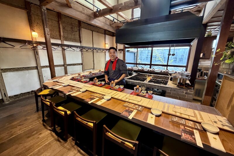食堂ひと煮たち　店内