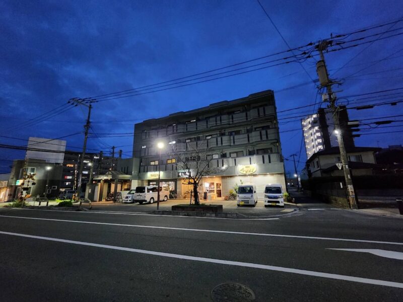 クルーチ外観ビル全体